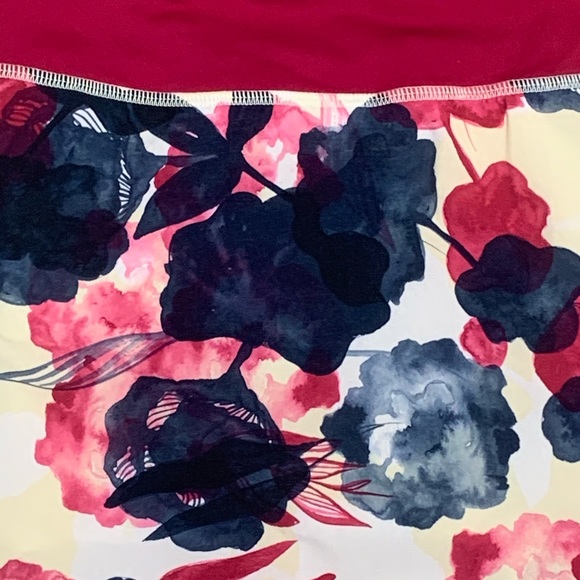 Lululemon Pace Setter Inky Floral Bumble Berry 6 - Picture 3 of 14